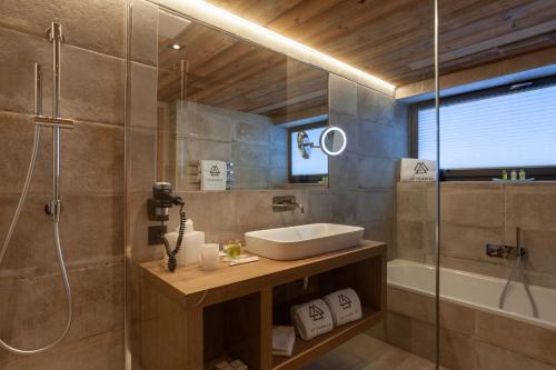 Koupelna v ubytování 22 Summits Boutique Hotel