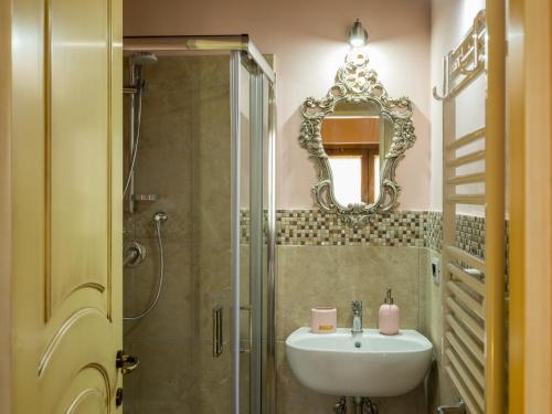 a bathroom with a sink and a shower with a mirror at I Melograni in Anagni