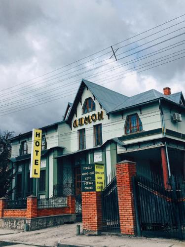 a building with a sign that reads alphaotin at Lemon in Drohobytsch
