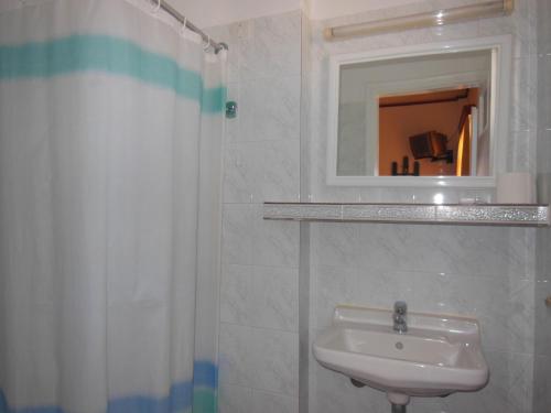 Ένα μπάνιο στο Poseidon Hotel 