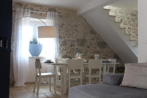 a dining room with a table and chairs at Quinta Bogesi in Figueira da Foz