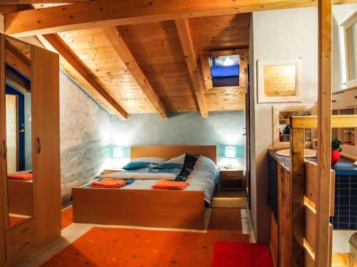 En eller flere senge i et værelse på Country House Ana