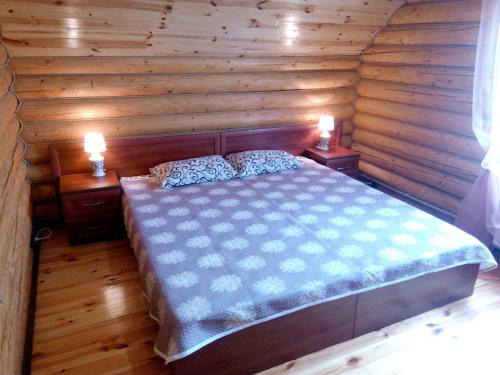 Ένα ή περισσότερα κρεβάτια σε δωμάτιο στο "Карпатський краєвид"
