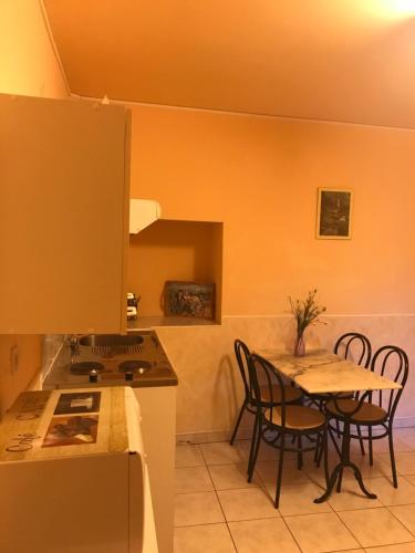 a kitchen with a table and chairs and a stove at Auberge Casa Mathea in Poggio-di-Venaco