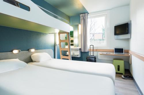 Gallery image of ibis budget Paris Porte De Montmartre in Paris