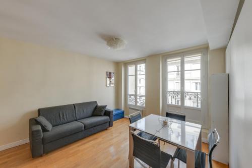 ID 308 - Châtelet, rue Saint Denis 25