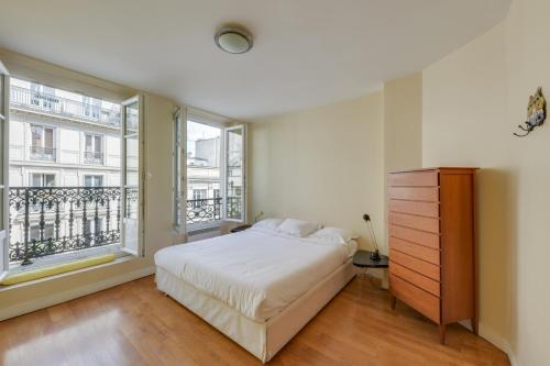 ID 308 - Châtelet, rue Saint Denis 25