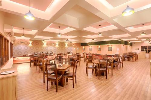 a dining room with wooden tables and chairs at The Byke Old Anchor Beach Resort & Spa in Cavelossim