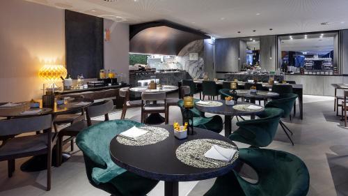 Gallery image of Porto Royal Bridges Hotel in Porto