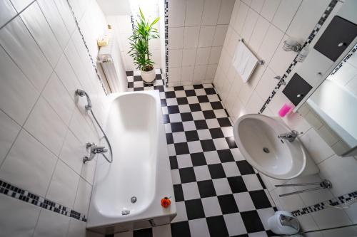 A bathroom at Gasthaus zur Alten Post