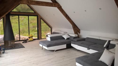 a living room with a couch and a fireplace at superbe grange rénovée in Grust