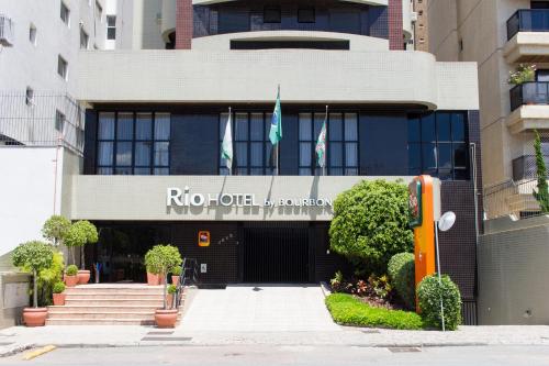a building with a sign that reads rhodhoe university at Rio Hotel by Bourbon Curitiba in Curitiba