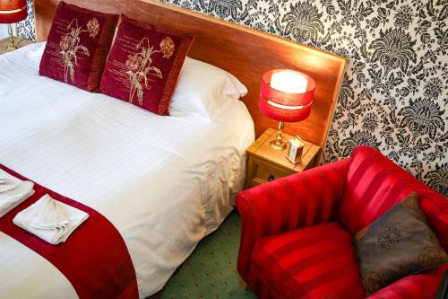 Una cama o camas en una habitación de The Shoulder Of Mutton Inn