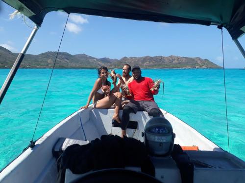 a group of people sitting on a boat in the water at Posada Ashanty in Providencia