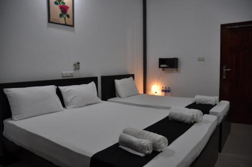 Un pat sau paturi într-o cameră la Hotel Agape