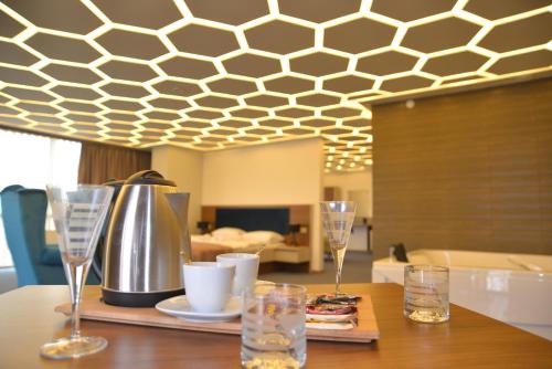 Tetera y cafetera en TEVETOGLU HOTEL