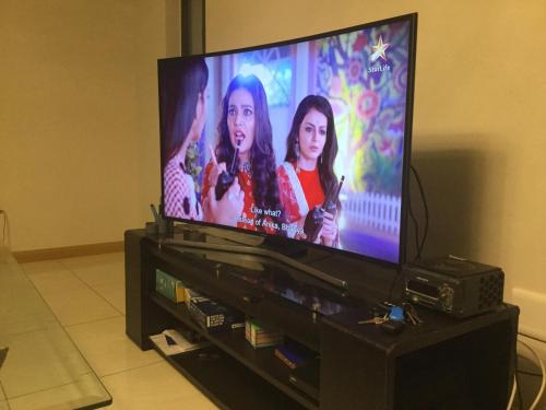 Μια τηλεόραση ή/και κέντρο ψυχαγωγίας στο Cluster 59 Issa