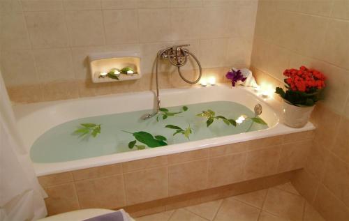 Et badeværelse på Artemis Hotel