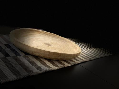 a wooden bowl sitting on top of a table at Le Rondini a Roma in Rome