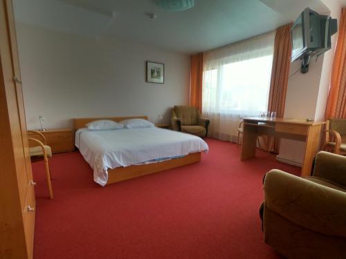En eller flere senge i et værelse på Hotel Madona