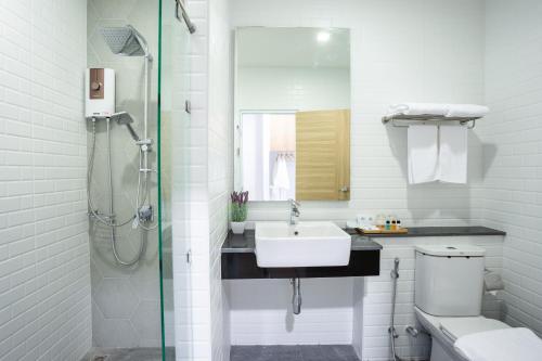 Ванная комната в Icon Park Hotel, Chiang Mai- SHA Extra Plus