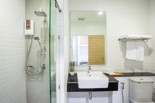 Ванная комната в Icon Park Hotel, Chiang Mai- SHA Extra Plus