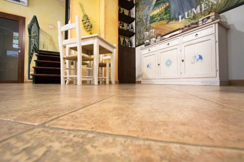 a room with a floor with a chair and a counter at B&B Sa Lumenaria "da Raimonda" in Sorgono