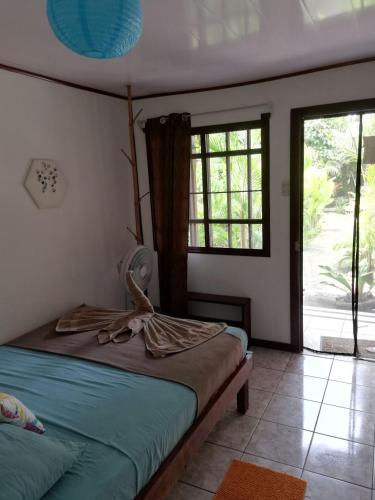 Ένα ή περισσότερα κρεβάτια σε δωμάτιο στο Aracari Garden Hostel