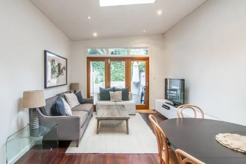 Surry Hills Townhouse, stylish & modern, close to station & city picture