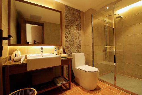 Un baño de The Beyond Villa Guilin Boutique Hotel