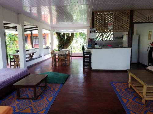 Χώρος καθιστικού στο Aracari Garden Hostel