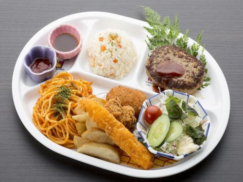 旅館の敷地内または近くでの食事または食べ物