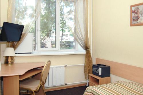a room with a desk and a window with a computer at Livadiya in Istra
