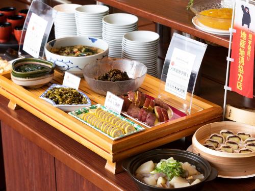 Comida en o cerca de este hotel
