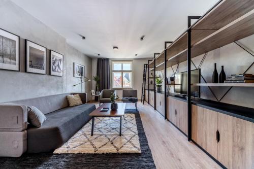 a living room with a couch and a table at Apartmánový dům U Tomana in Brno