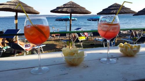 Minuman di Verde Blu Lakefront Boutique Holiday Apartments Trevignano Romano