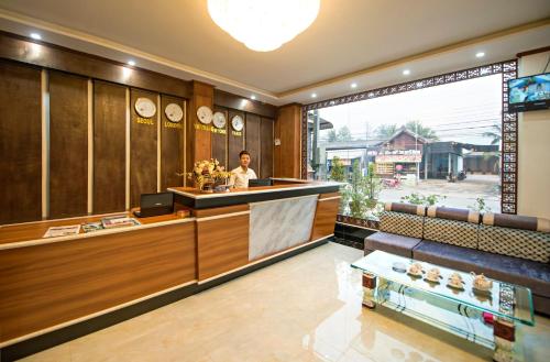 Ο χώρος του λόμπι ή της ρεσεψιόν στο Premier Vang Vieng Hotel