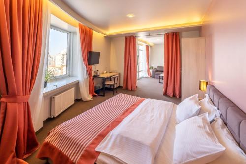 Postel nebo postele na pokoji v ubytování Mini-hotel People