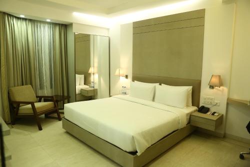 Postel nebo postele na pokoji v ubytování Keys Lite by Lemon Tree Hotels, Mayfield, Gurgaon