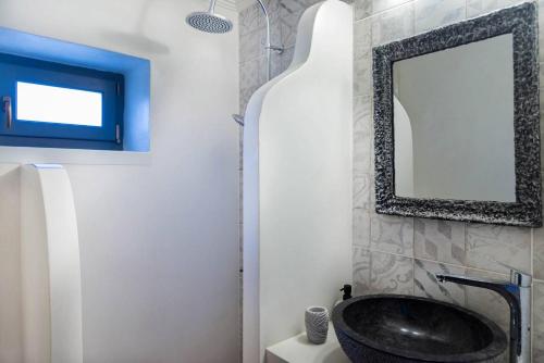 Koupelna v ubytování Authentic Cretan Stone Windmill