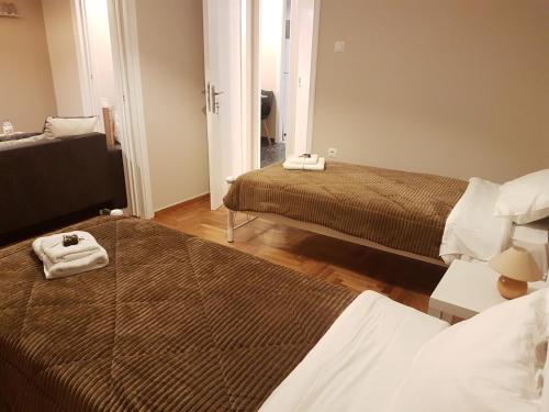 Una cama o camas en una habitación de Katehaki Metro Flat
