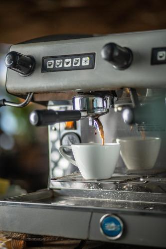 Utensilios para hacer té y café en Crystall Goa Emerald Edition