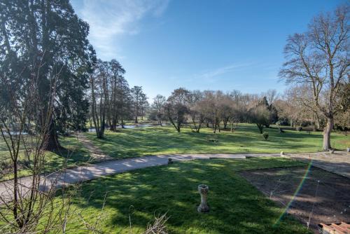 a view of a park with trees and grass at 17th-Century1Bed Studio PetsOk Garden Wifi in Elkesley