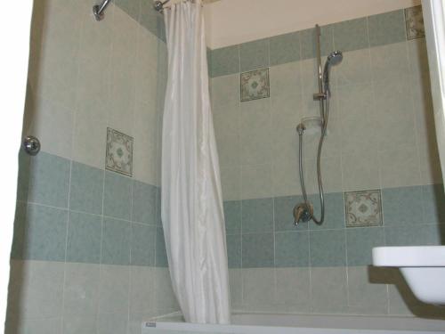 a shower with a white shower curtain in a bathroom at Hotel Texas in Rome