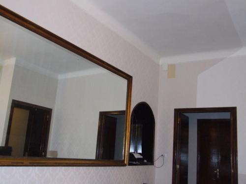 a bathroom with a mirror and a sink at Hotel Texas in Rome