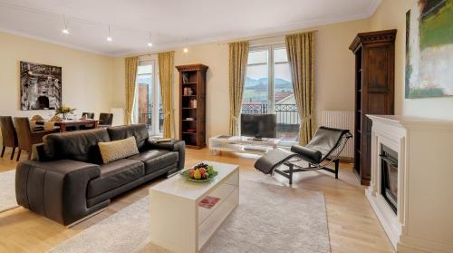 a living room with a couch and a fireplace at Hotel Villa Toskana in Leimen