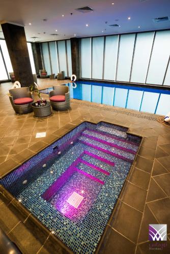 Bazén v ubytování Normas Hotel nebo v jeho okolí