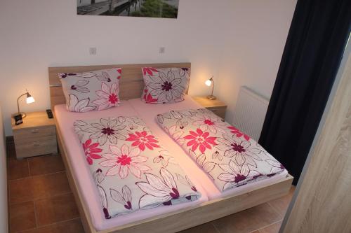 a bedroom with a bed with flowers on it at 5*Ferienwohnung Seeblick 2 in Wendisch Rietz