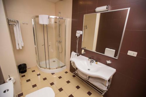 Hotel Russiaにあるバスルーム