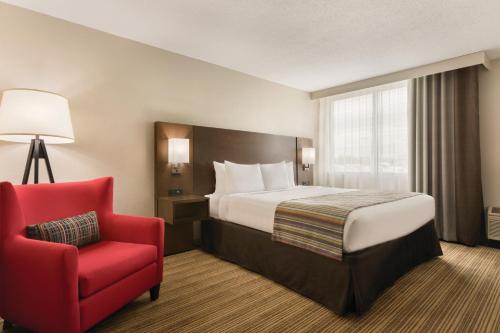 Posteľ alebo postele v izbe v ubytovaní Country Inn & Suites by Radisson, Fergus Falls, MN
